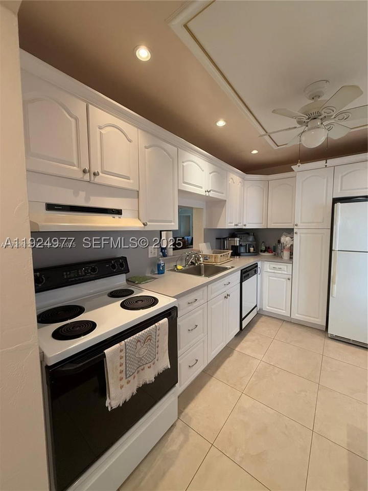 Real estate property located at 4270 40th St #202, Broward, Garnet Condo, Lauderdale Lakes, FL