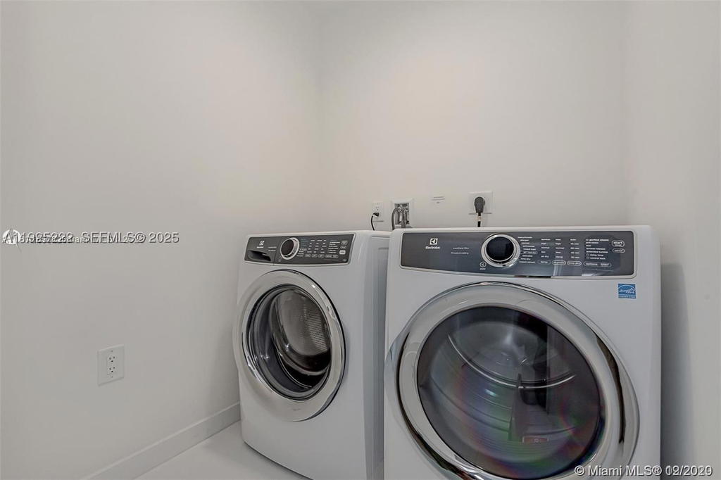 Real estate property located at 851 1st Ave #1608, Miami-dade, Paramount Miami World, Miami, FL