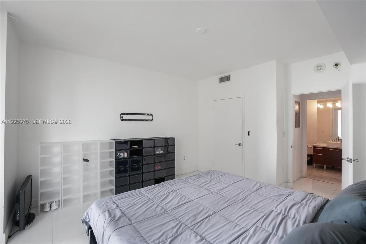 Real estate property located at 244 Biscayne Blvd #2306, Miami-dade, Vizcayne North Condo, Miami, FL