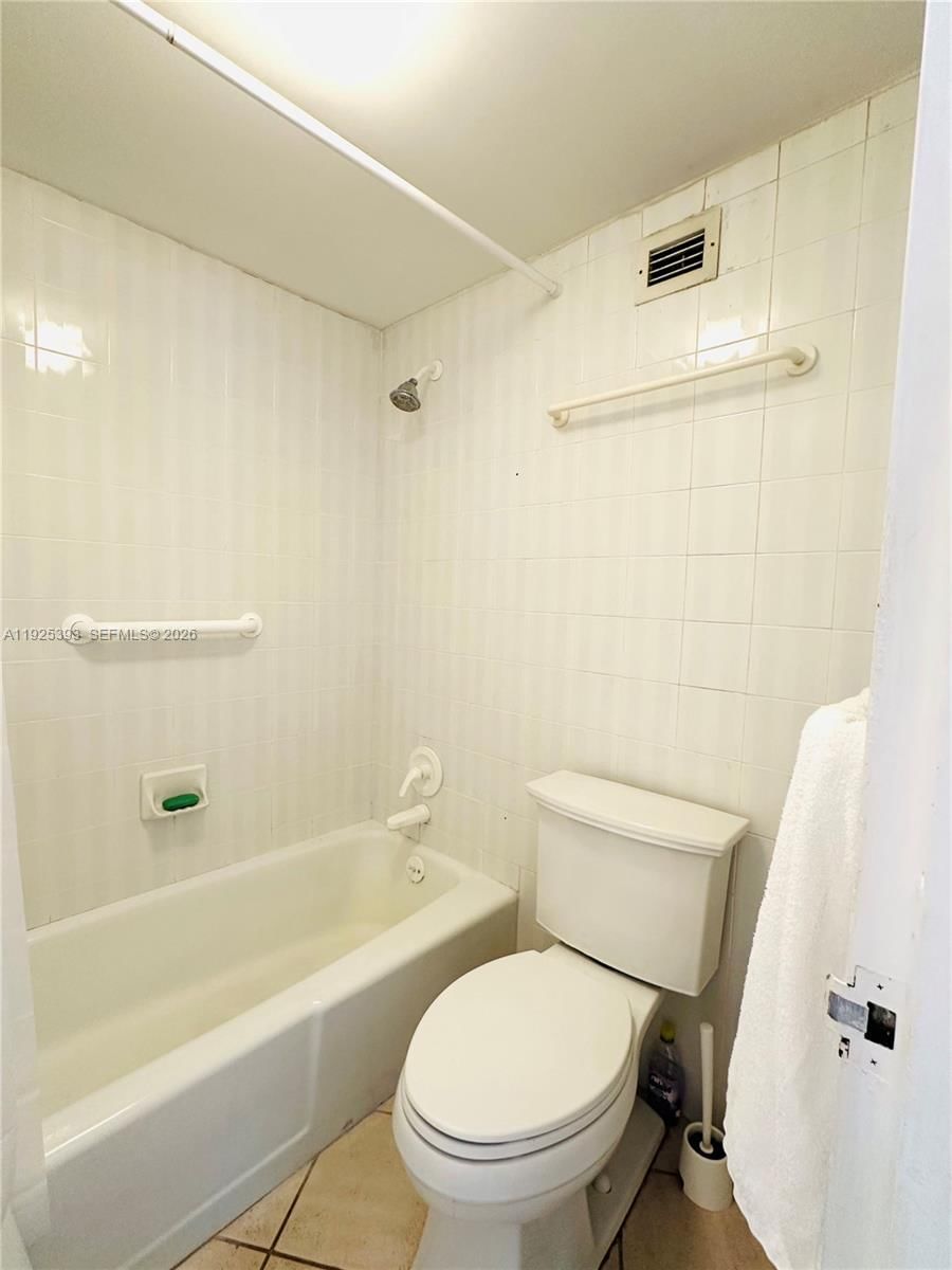 Real estate property located at 100 Lincoln Rd #1427, Miami-dade, The Decoplage Condo, Miami Beach, FL