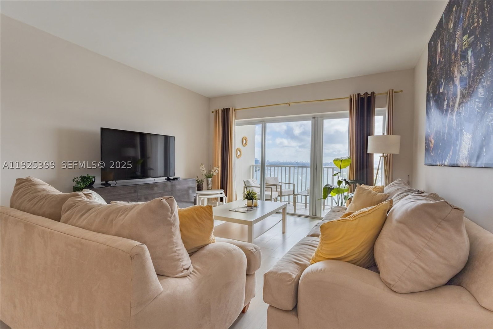 Real estate property located at 300 Bayview Dr #2114, Miami-dade, Arlen House Condo, Sunny Isles Beach, FL