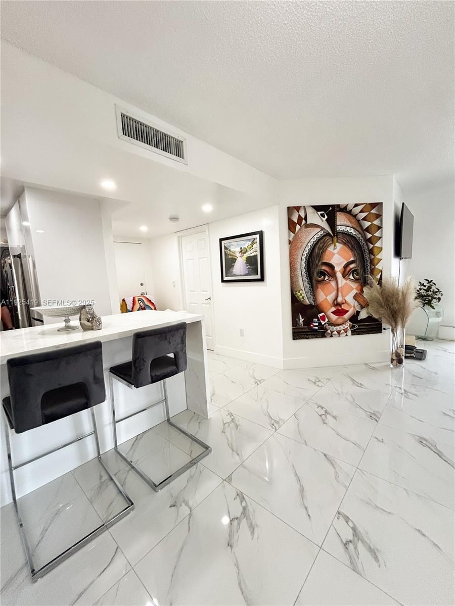 Real estate property located at 10795 108th Ave #307, Miami-dade, Palm Cove Condo, Miami, FL