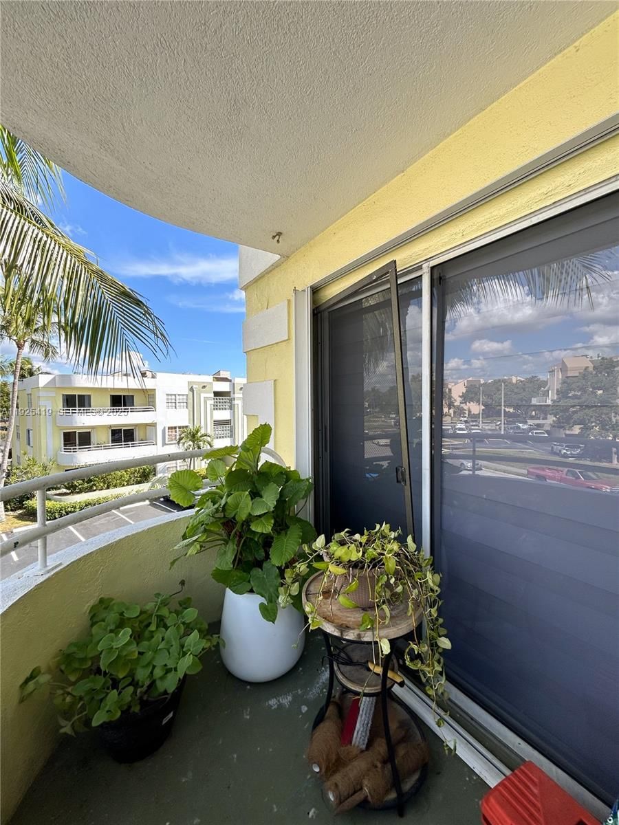 Real estate property located at 10795 108th Ave #307, Miami-dade, Palm Cove Condo, Miami, FL