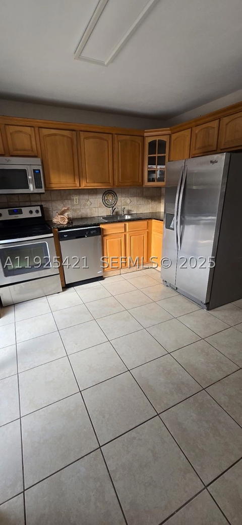 Real estate property located at 560 82nd Pl #303, Miami-dade, Mira Villas Condo, Miami, FL