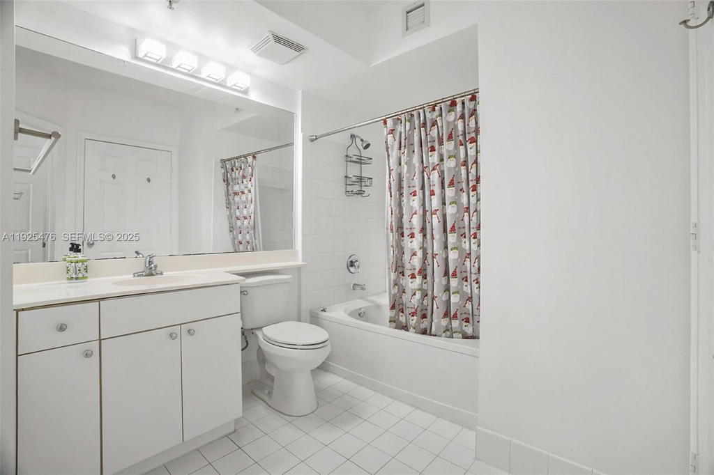 Real estate property located at 17150 Bay Rd #2706, Miami-dade, Porto Bellagio Condo, Sunny Isles Beach, FL