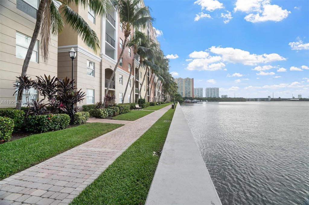 Real estate property located at 17150 Bay Rd #2706, Miami-dade, Porto Bellagio Condo, Sunny Isles Beach, FL