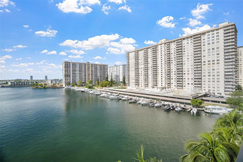 Real estate property located at 17150 Bay Rd #2706, Miami-dade, Porto Bellagio Condo, Sunny Isles Beach, FL