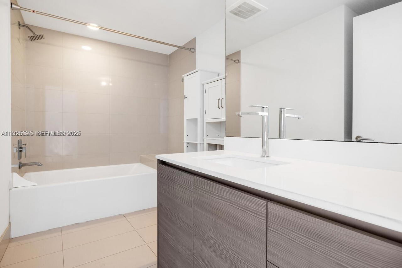 Real estate property located at 460 28th St #3907, Miami-dade, Icon Bay Condo, Miami, FL