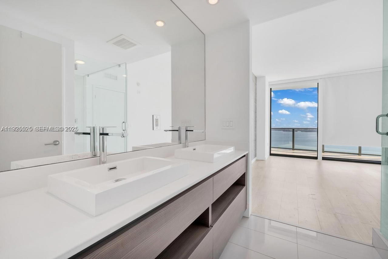 Real estate property located at 460 28th St #3907, Miami-dade, Icon Bay Condo, Miami, FL