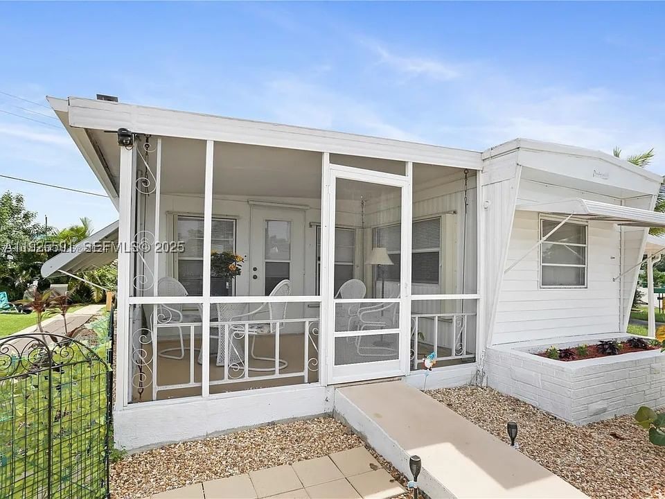 Real estate property located at 8616 16th Pl, Broward, Park City Sec One, Davie, FL