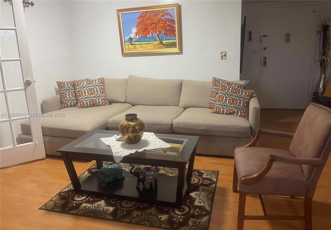 Real estate property located at 661 195th St #309, Miami-dade, Coco Wood Condo, Miami, FL