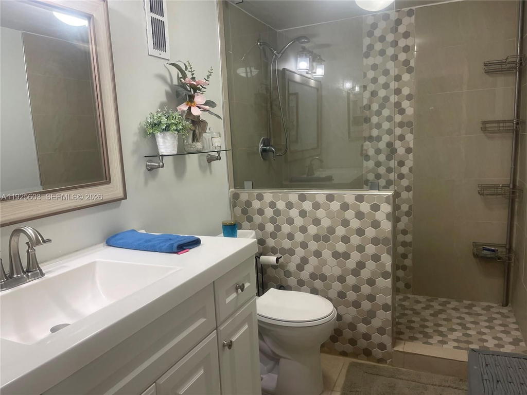Real estate property located at 661 195th St #309, Miami-dade, Coco Wood Condo, Miami, FL