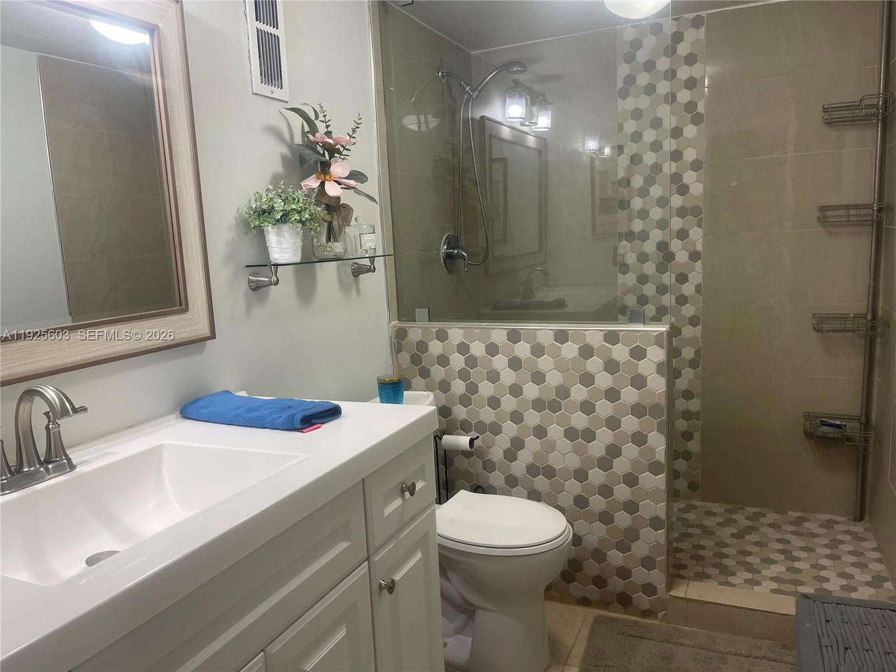 Real estate property located at 661 195th St #309, Miami-dade, Coco Wood Condo, Miami, FL