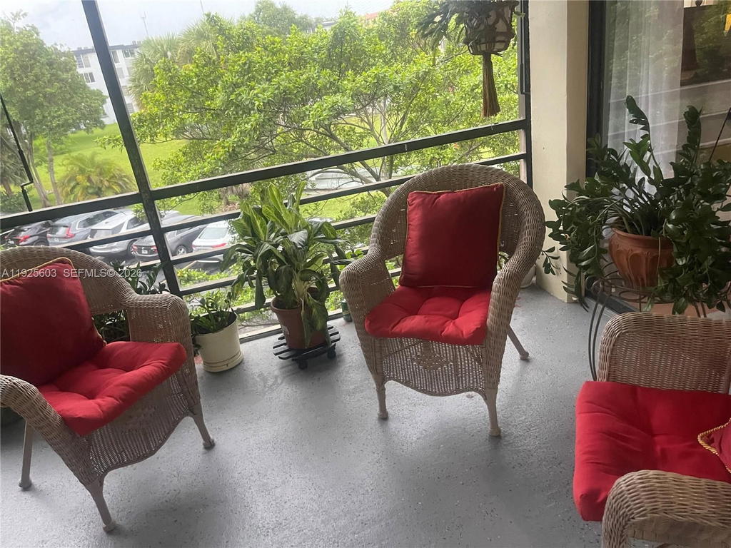 Real estate property located at 661 195th St #309, Miami-dade, Coco Wood Condo, Miami, FL
