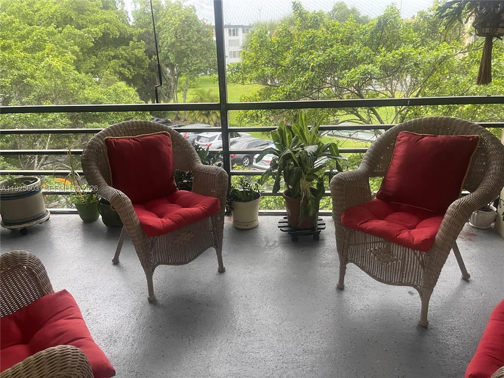 Real estate property located at 661 195th St #309, Miami-dade, Coco Wood Condo, Miami, FL