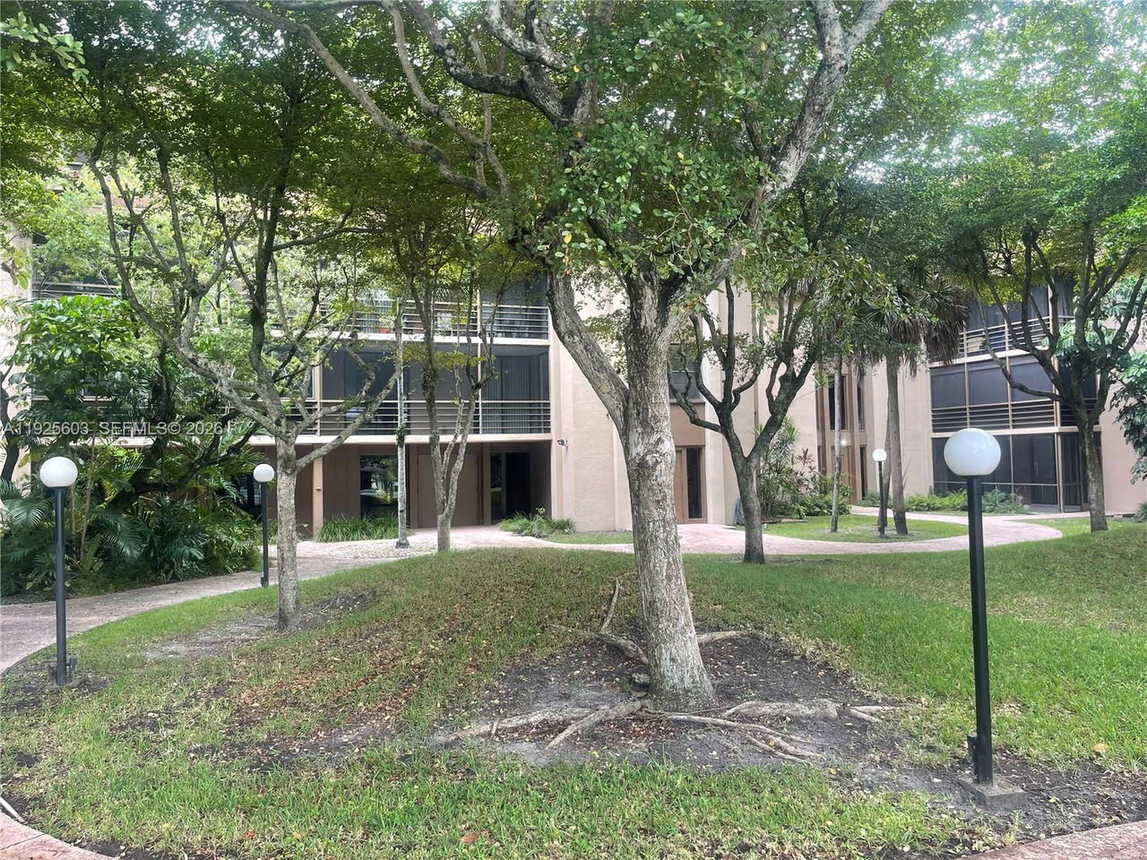 Real estate property located at 661 195th St #309, Miami-dade, Coco Wood Condo, Miami, FL