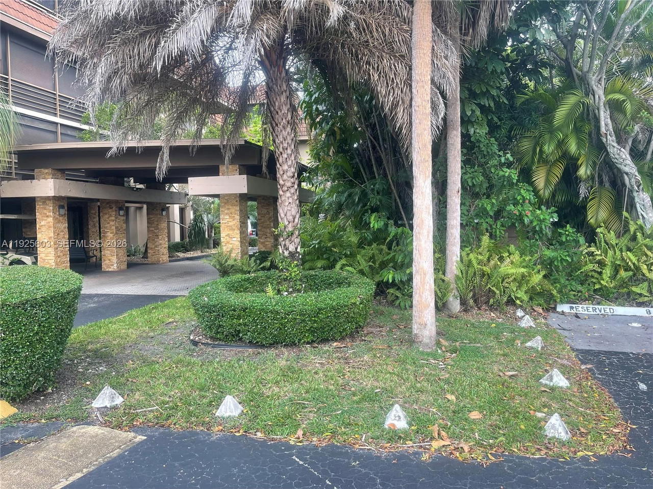 Real estate property located at 661 195th St #309, Miami-dade, Coco Wood Condo, Miami, FL