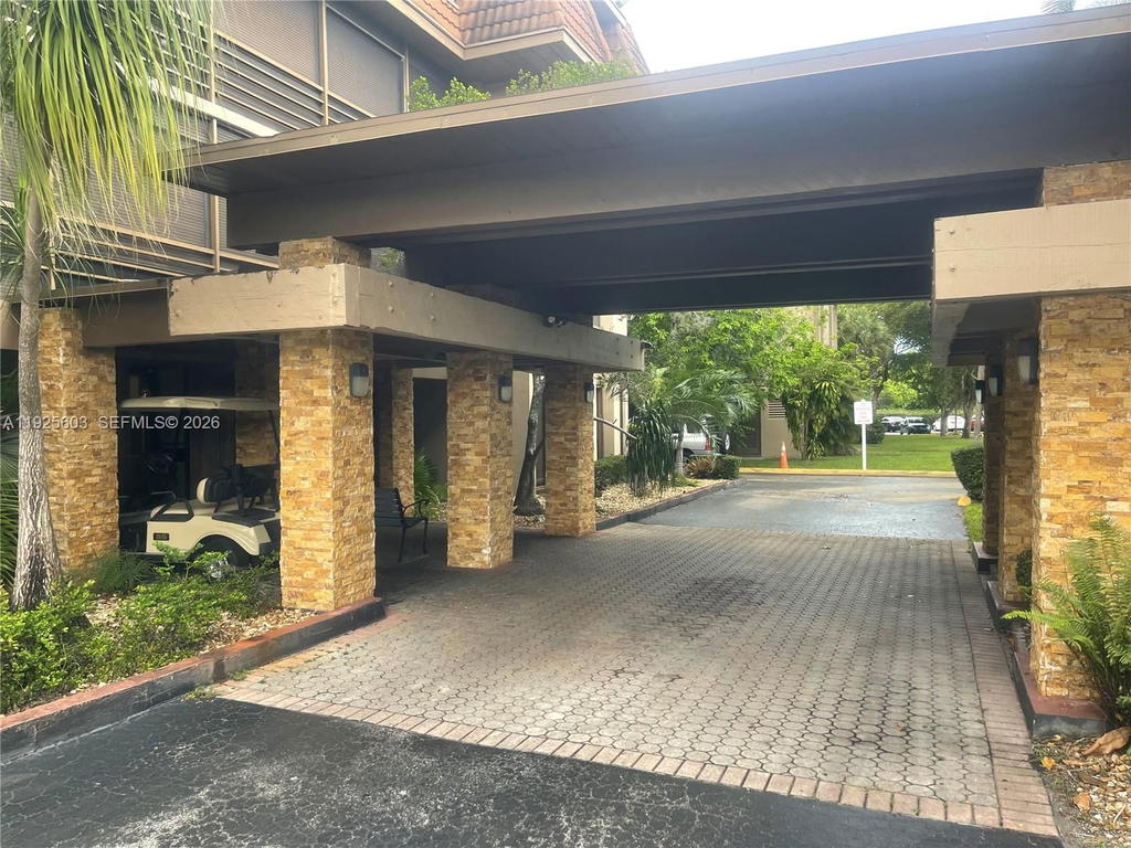 Real estate property located at 661 195th St #309, Miami-dade, Coco Wood Condo, Miami, FL