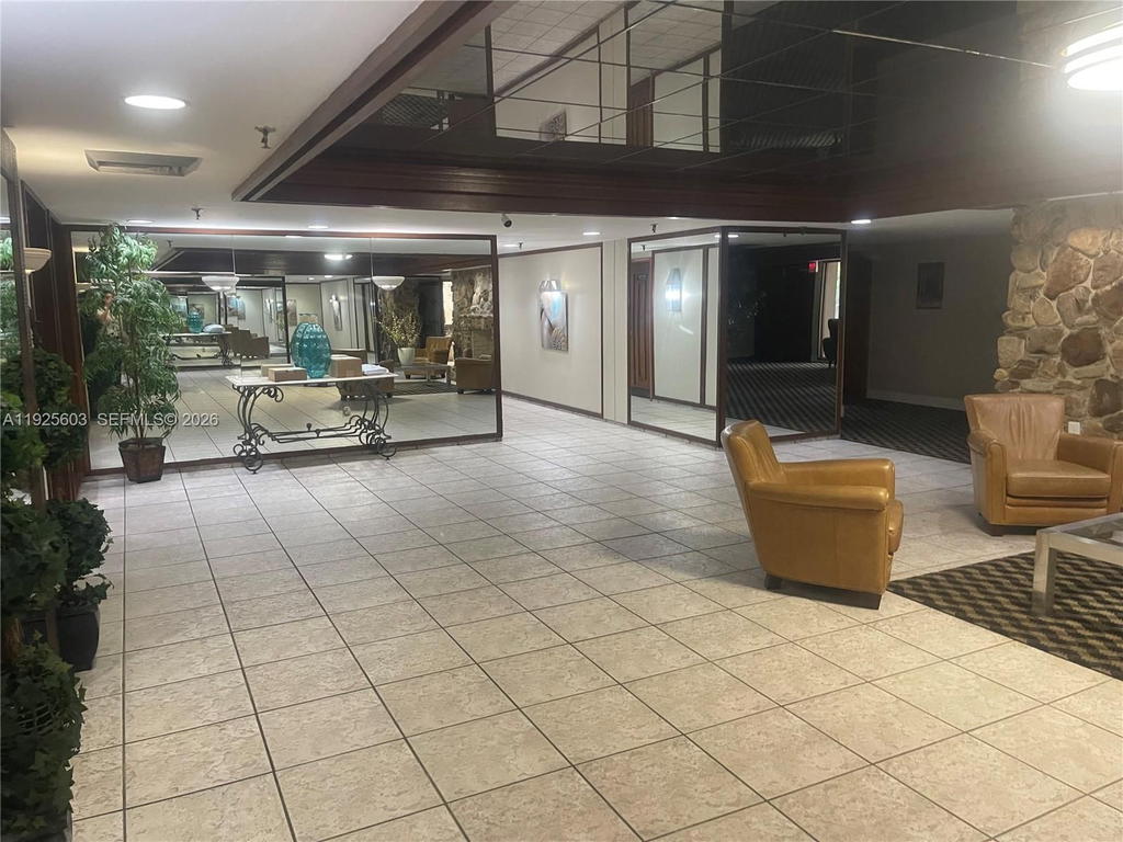 Real estate property located at 661 195th St #309, Miami-dade, Coco Wood Condo, Miami, FL