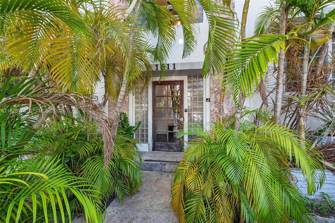 Real estate property located at 1611 Euclid Ave #8, Miami-dade, Residence 1611 Condo, Miami Beach, FL