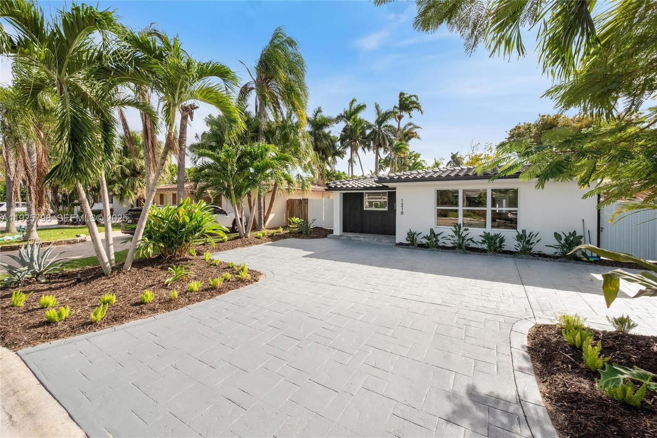 Real estate property located at 1218 Lincoln St, Broward, Hollywood Lakes Section, Hollywood, FL