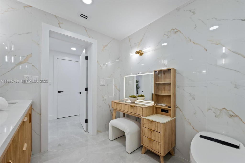 Real estate property located at 1218 Lincoln St, Broward, Hollywood Lakes Section, Hollywood, FL