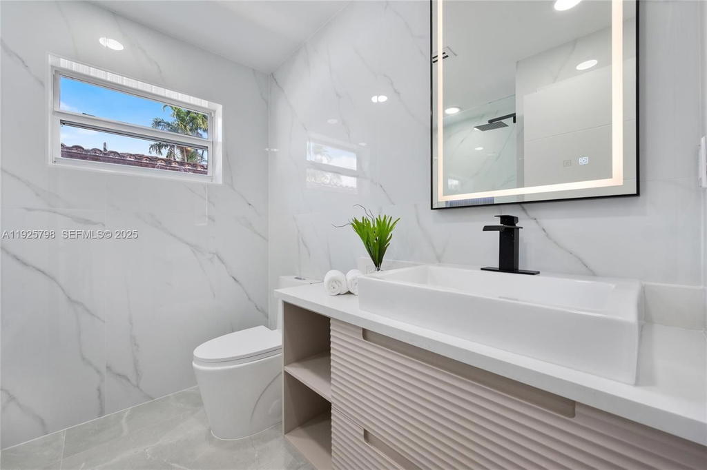 Real estate property located at 1218 Lincoln St, Broward, Hollywood Lakes Section, Hollywood, FL