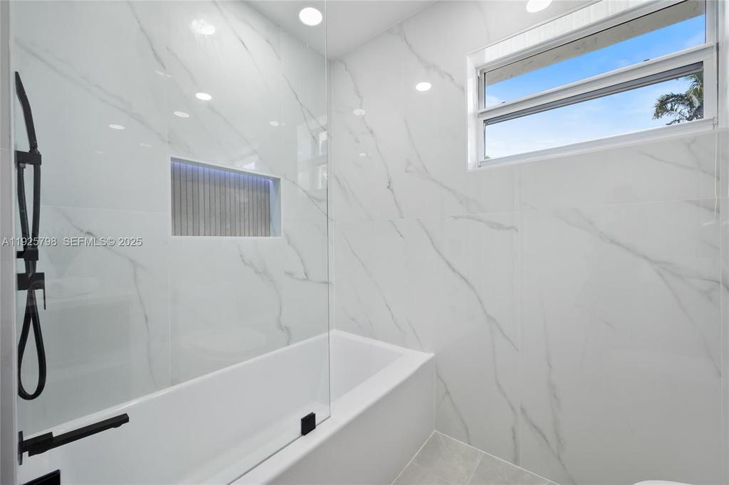Real estate property located at 1218 Lincoln St, Broward, Hollywood Lakes Section, Hollywood, FL