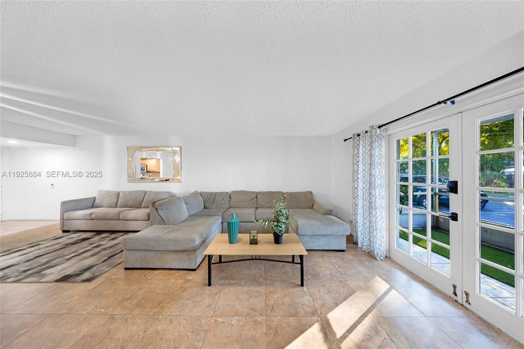 Real estate property located at 7554 Stirling Rd #102, Broward, Oak Paths Condo, Davie, FL