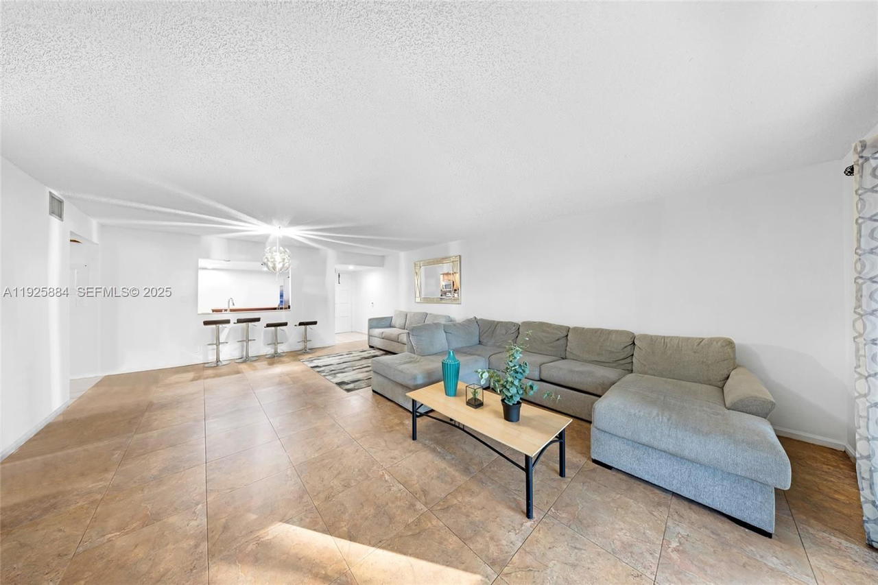 Real estate property located at 7554 Stirling Rd #102, Broward, Oak Paths Condo, Davie, FL