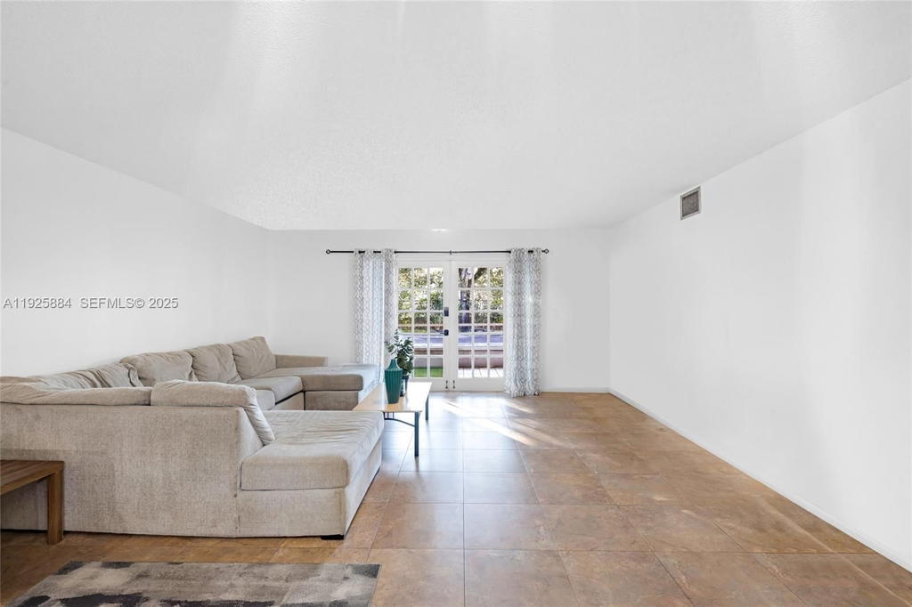 Real estate property located at 7554 Stirling Rd #102, Broward, Oak Paths Condo, Davie, FL