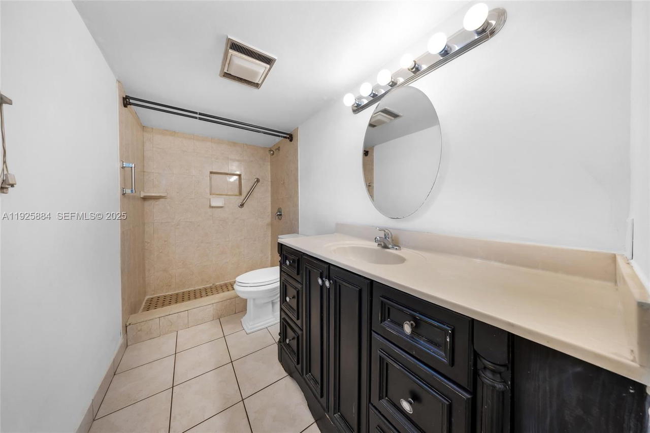 Real estate property located at 7554 Stirling Rd #102, Broward, Oak Paths Condo, Davie, FL