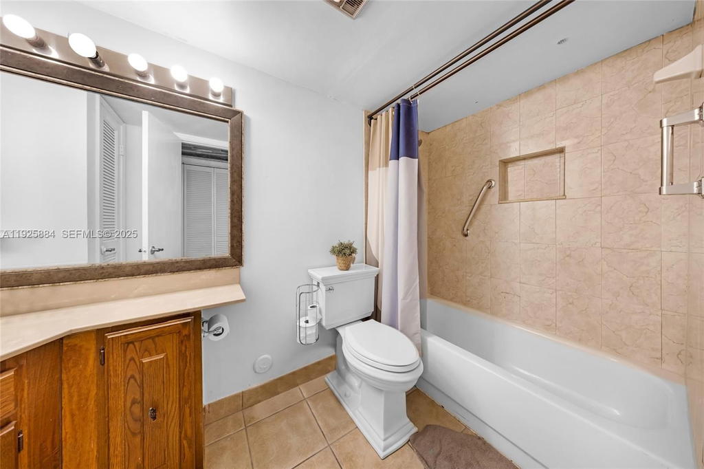 Real estate property located at 7554 Stirling Rd #102, Broward, Oak Paths Condo, Davie, FL