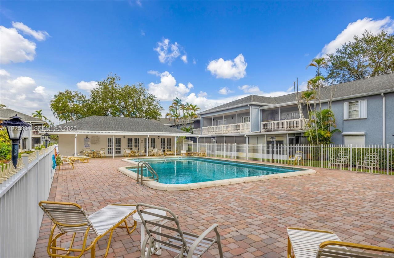 Real estate property located at 7554 Stirling Rd #102, Broward, Oak Paths Condo, Davie, FL