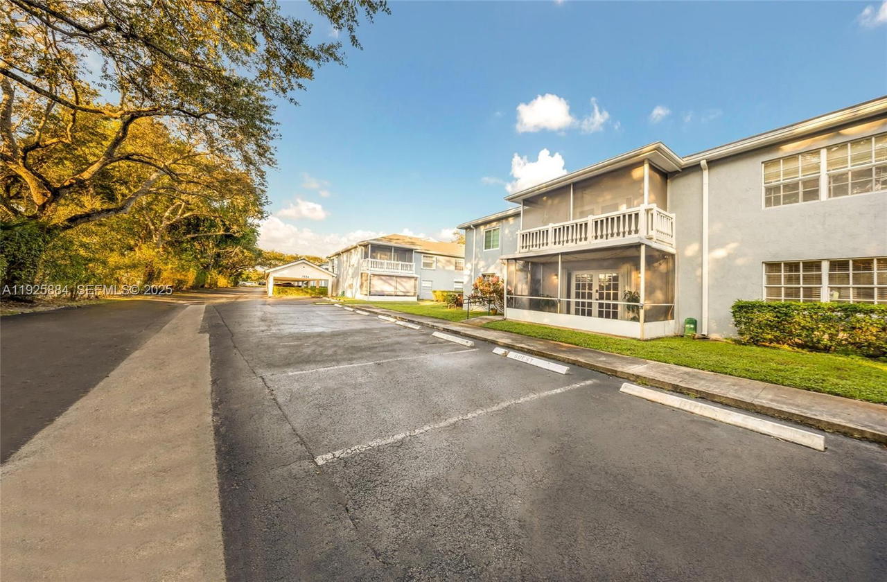 Real estate property located at 7554 Stirling Rd #102, Broward, Oak Paths Condo, Davie, FL