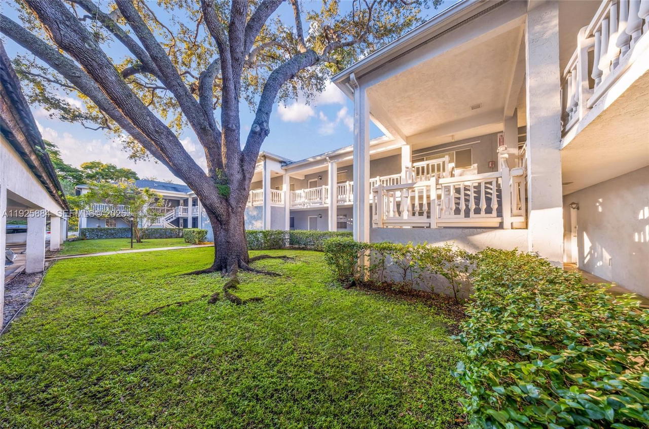 Real estate property located at 7554 Stirling Rd #102, Broward, Oak Paths Condo, Davie, FL
