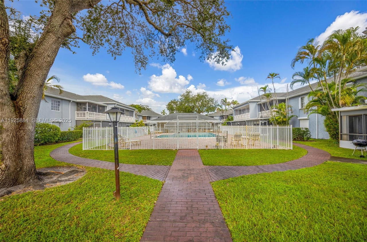 Real estate property located at 7554 Stirling Rd #102, Broward, Oak Paths Condo, Davie, FL