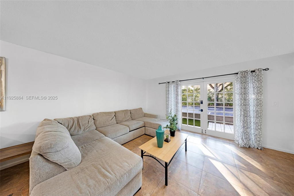Real estate property located at 7554 Stirling Rd #102, Broward, Oak Paths Condo, Davie, FL