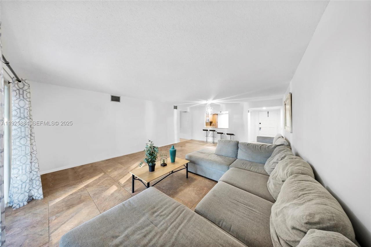 Real estate property located at 7554 Stirling Rd #102, Broward, Oak Paths Condo, Davie, FL