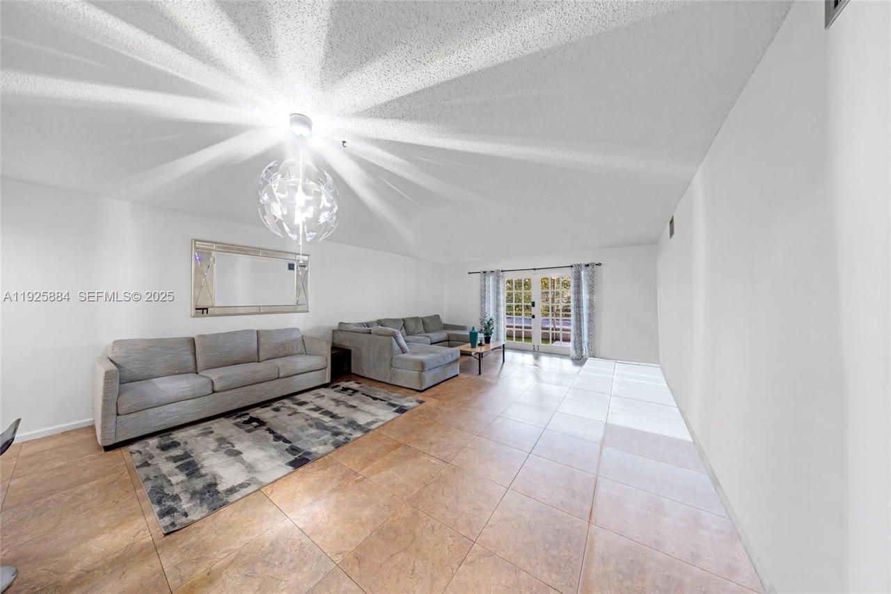 Real estate property located at 7554 Stirling Rd #102, Broward, Oak Paths Condo, Davie, FL