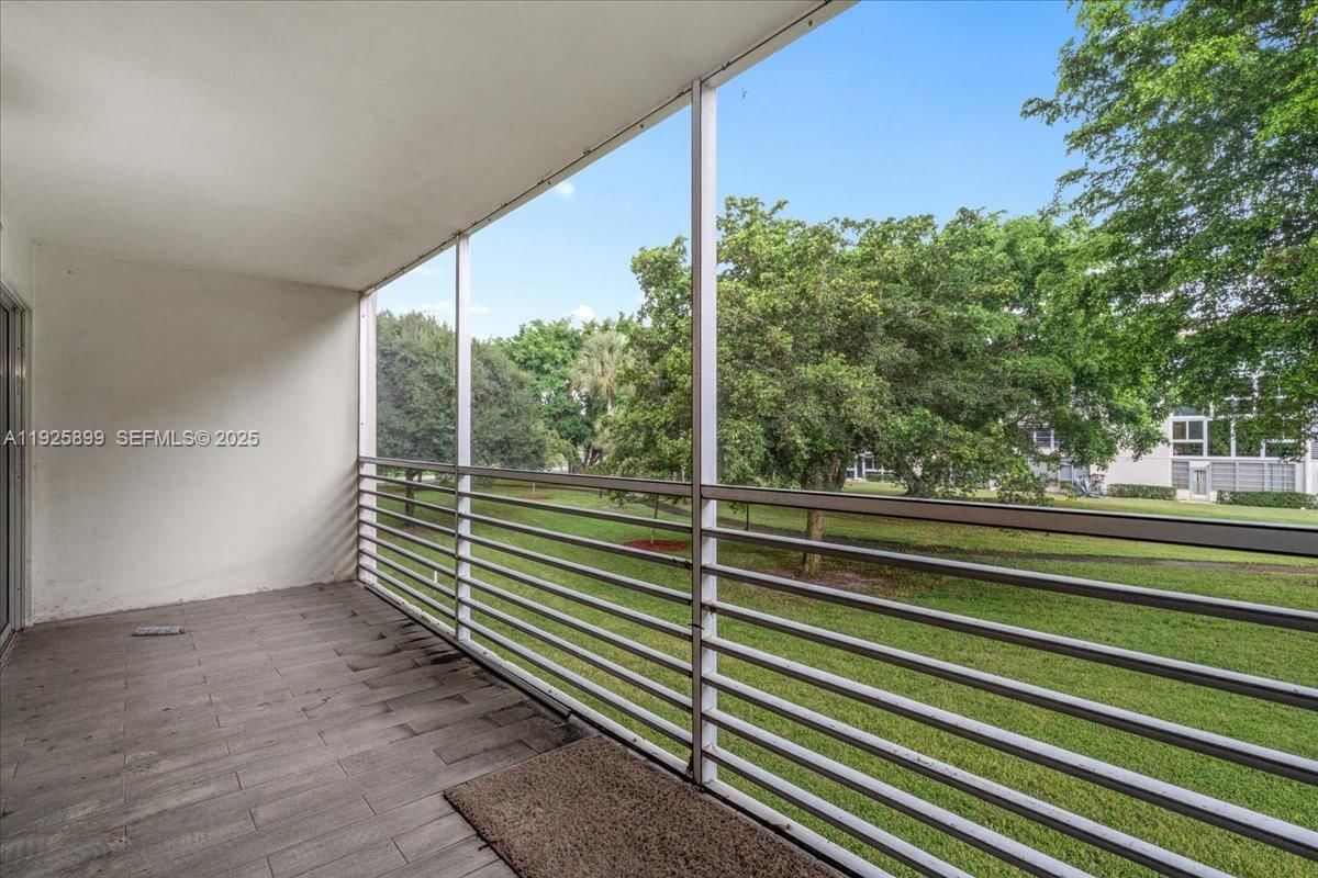 Real estate property located at 2303 Lucaya Ln E2, Broward, Lucaya Village 1-c Condo, Coconut Creek, FL