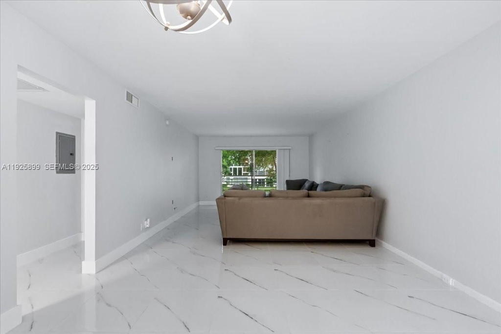 Real estate property located at 2303 Lucaya Ln E2, Broward, Lucaya Village 1-c Condo, Coconut Creek, FL