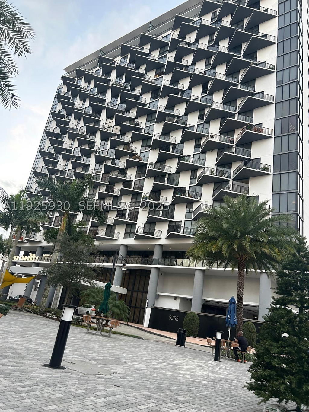 Real estate property located at 5252 85th Ave #706, Miami-dade, 5252 Paseo Condo, Doral, FL