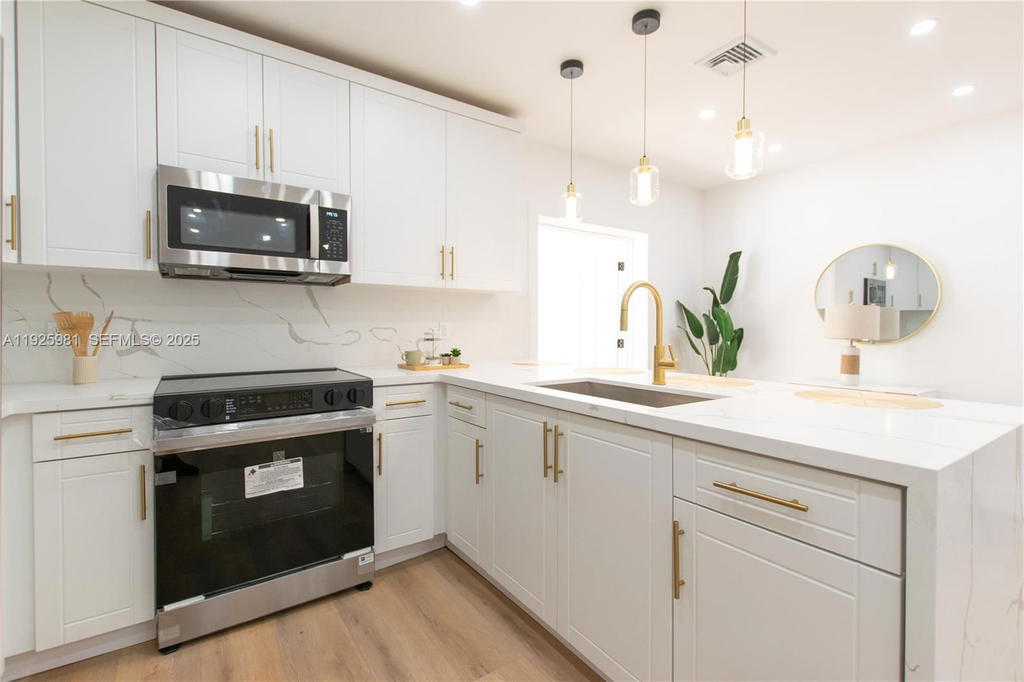 Real estate property located at 6210 Kimberly Blvd, Broward, Kimberly Village Sec One, North Lauderdale, FL
