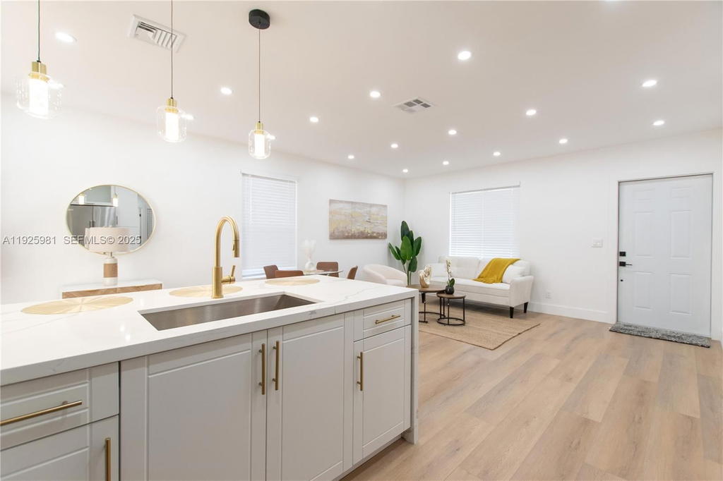 Real estate property located at 6210 Kimberly Blvd, Broward, Kimberly Village Sec One, North Lauderdale, FL