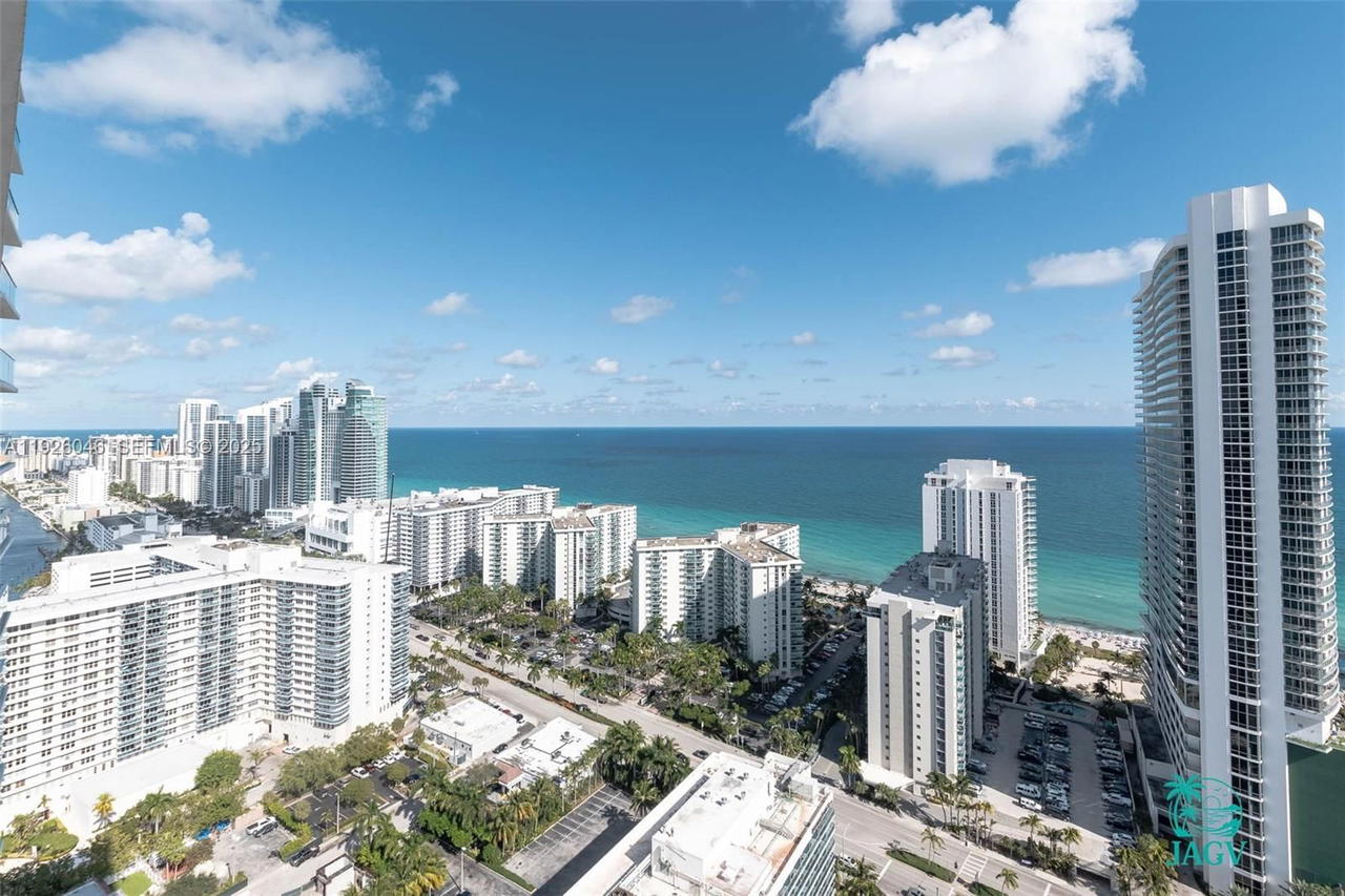Real estate property located at 4010 Ocean Dr R3005, Broward, 4010 South Ocean Condo, Hollywood, FL