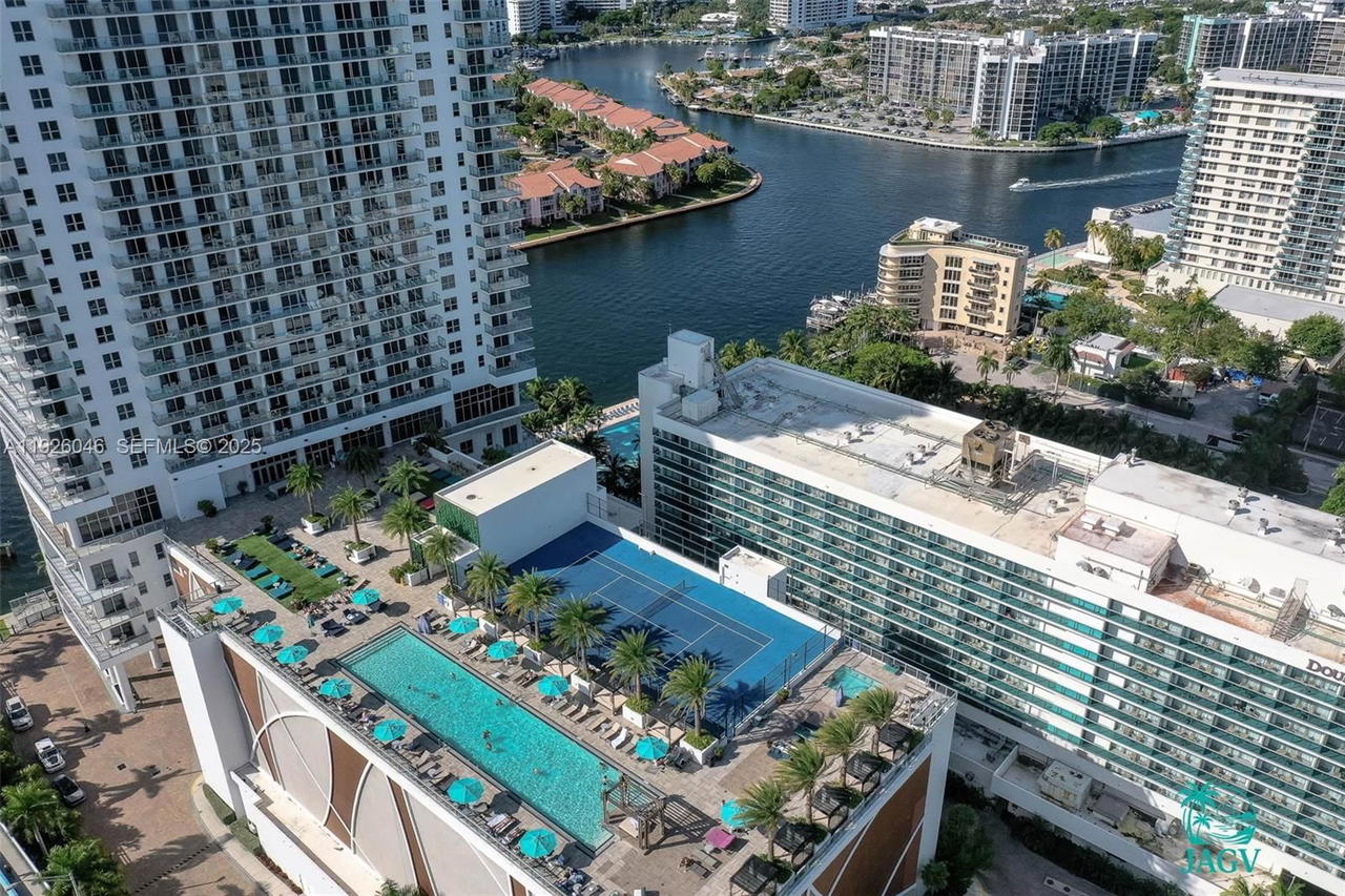 Real estate property located at 4010 Ocean Dr R3005, Broward, 4010 South Ocean Condo, Hollywood, FL