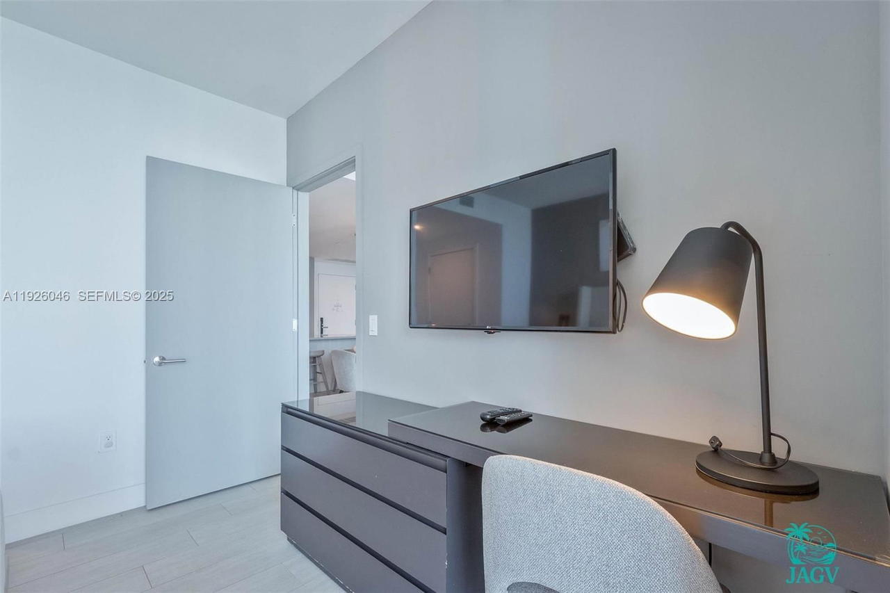 Real estate property located at 4010 Ocean Dr R3005, Broward, 4010 South Ocean Condo, Hollywood, FL