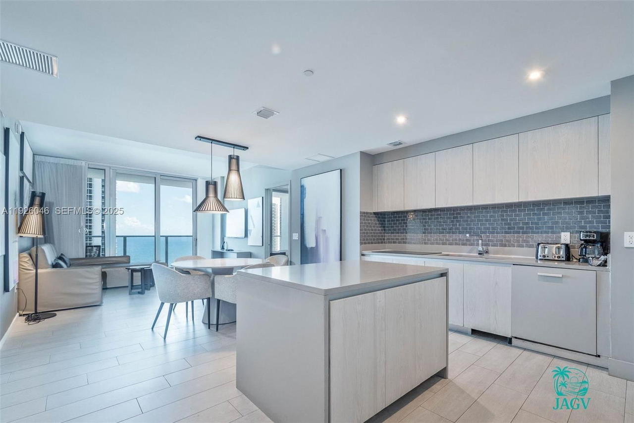 Real estate property located at 4010 Ocean Dr R3005, Broward, 4010 South Ocean Condo, Hollywood, FL
