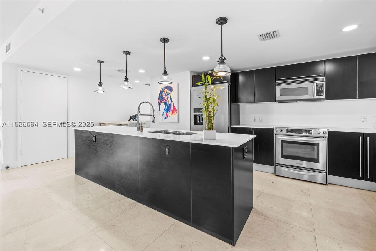 Real estate property located at 665 25th St #1801, Miami-dade, Onyx On The Bay Condo, Miami, FL